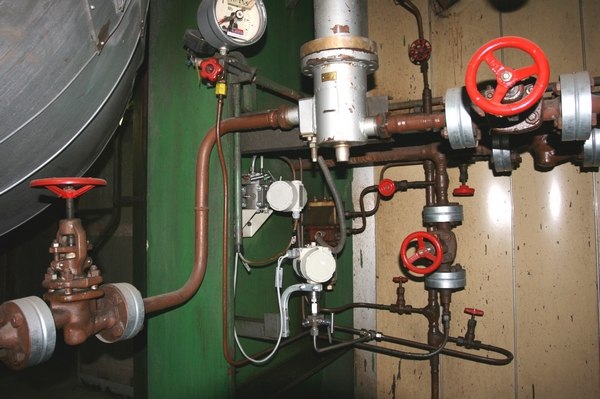 Hydraulický regulátor diferenciálního tlaku čerpadel