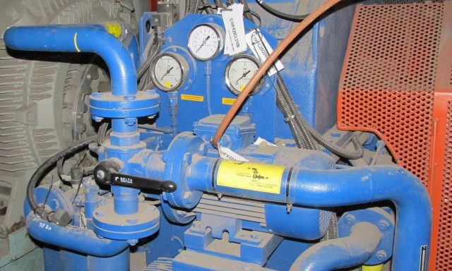 Mazací okruh hydraulické spojky s motorem a by-pasovym kohoutem